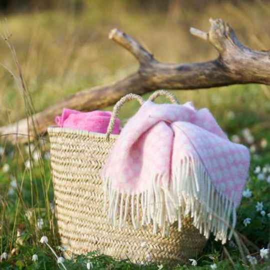 gotland pink spot throw