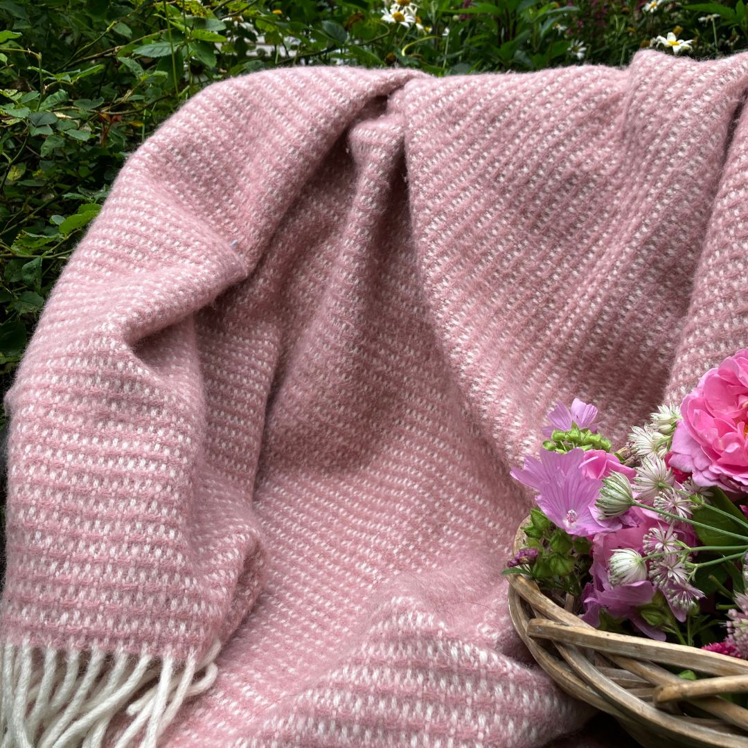 Knut Pink Wool Throw