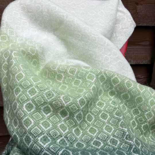 Havanna green wool throw on a chair